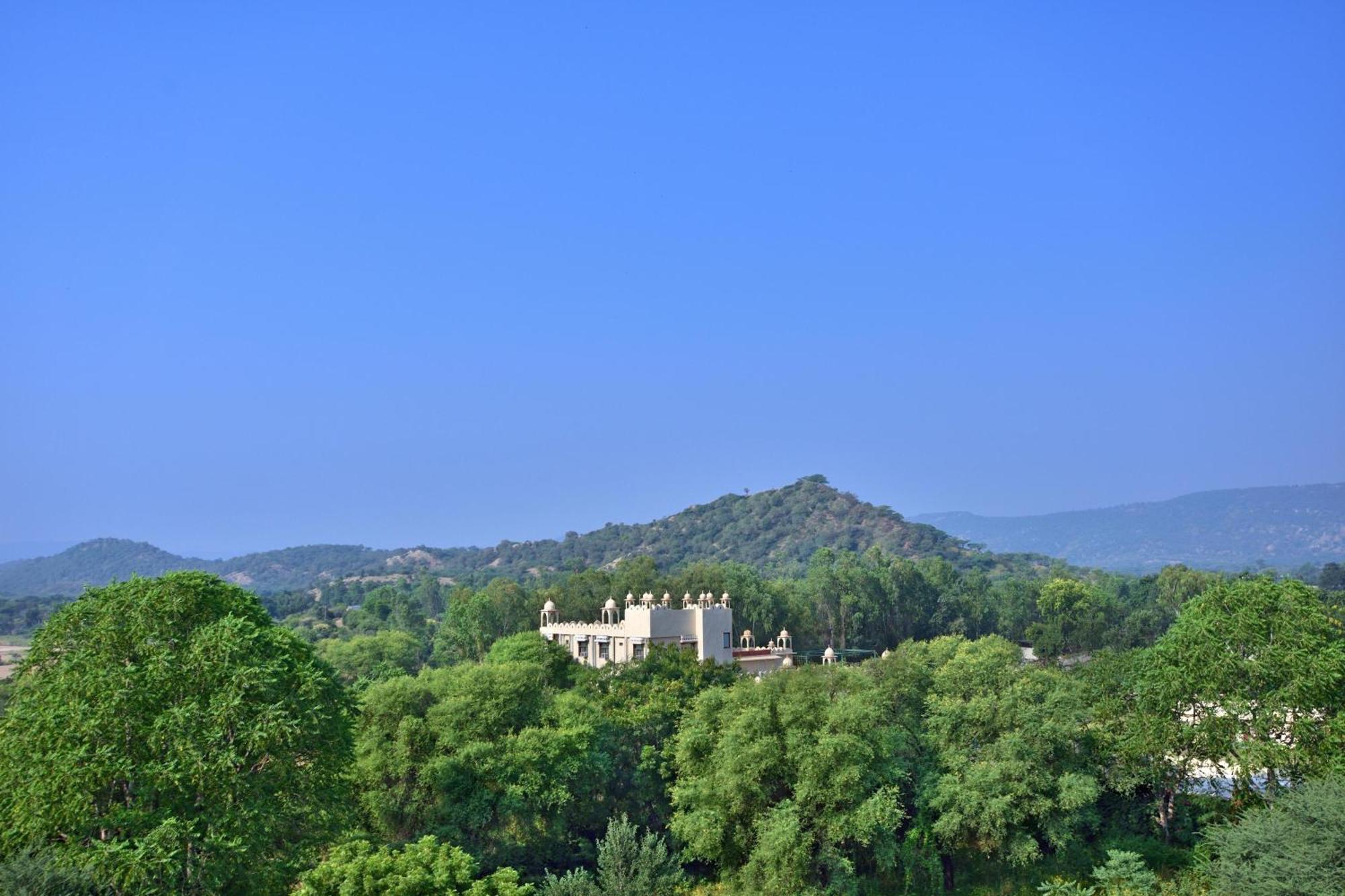 Le Meridien Jaipur Resort & Spa Exterior foto