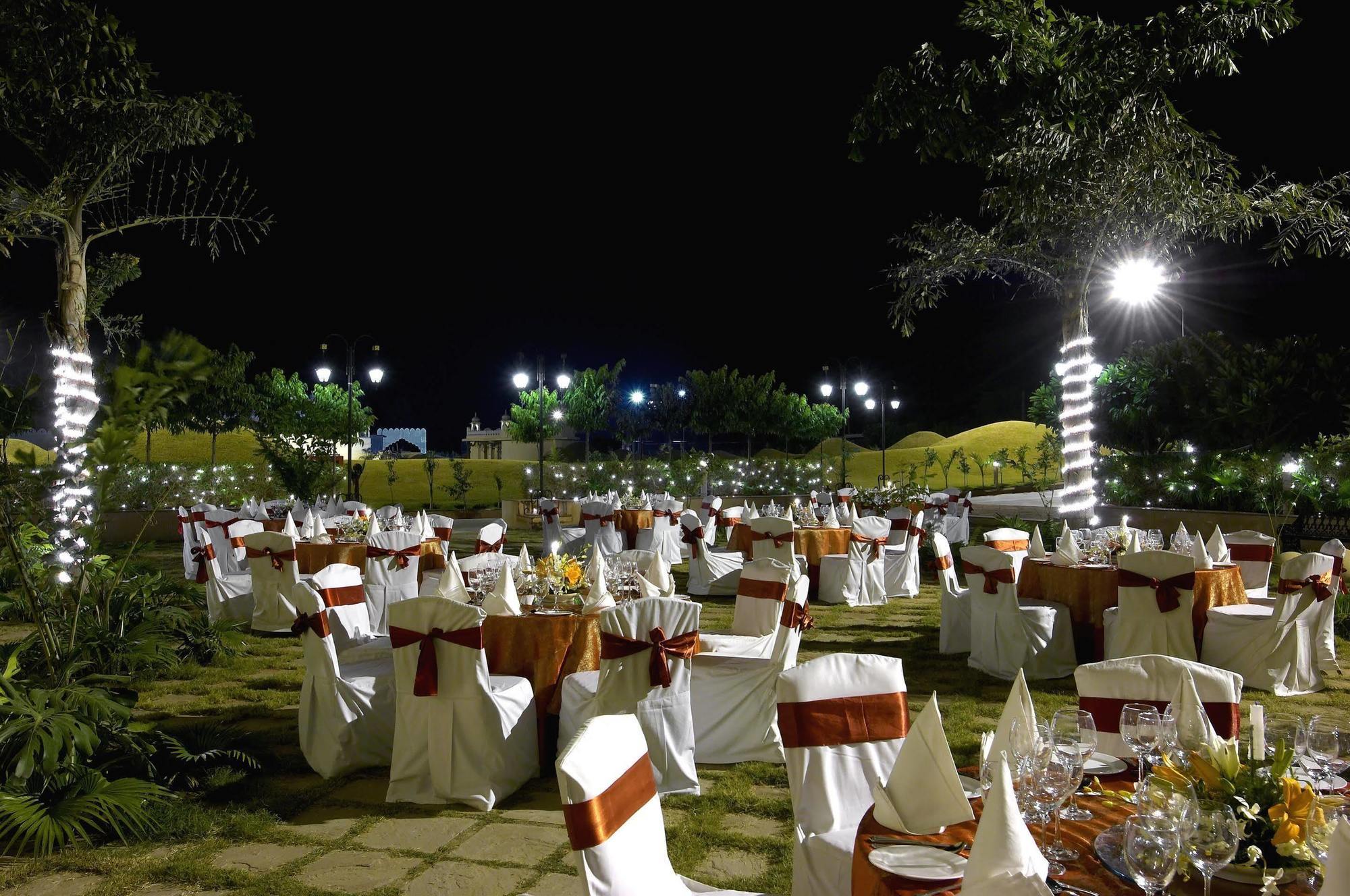 Le Meridien Jaipur Resort & Spa Exterior foto
