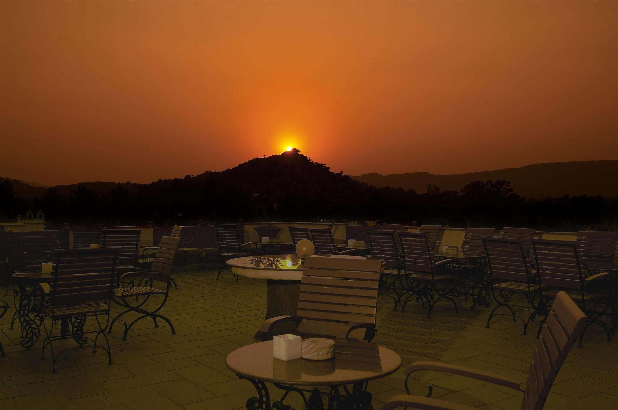 Le Meridien Jaipur Resort & Spa Exterior foto